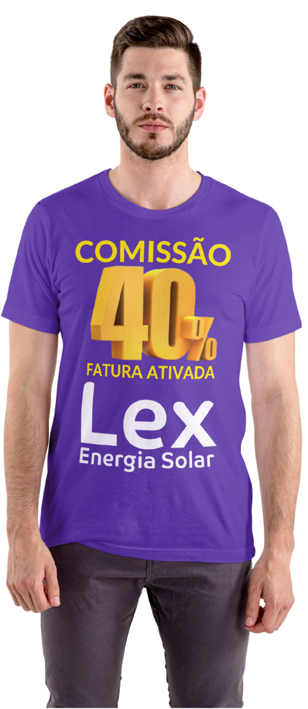 Mulher Sorrindo com a Logo da Omnilife